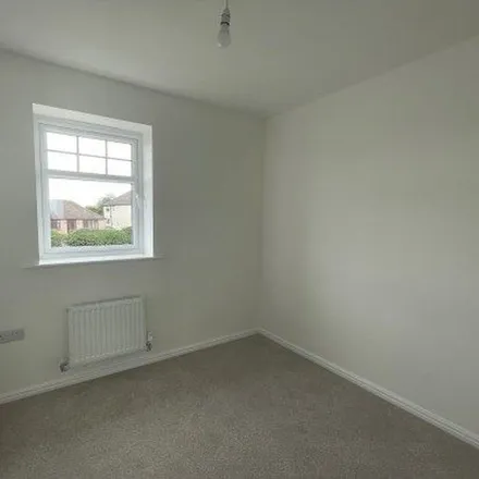 Rent this 3 bed townhouse on Williamthorpe Road in Williamthorpe, S42 5NN