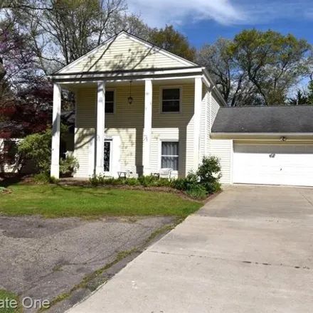 Buy this 4 bed house on 1130 Blue Heron Drive in Highland Charter Township, MI 48357