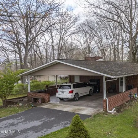 Image 2 - 1904 North Oak Lane, Park Forest Village, State College, PA 16803, USA - House for sale