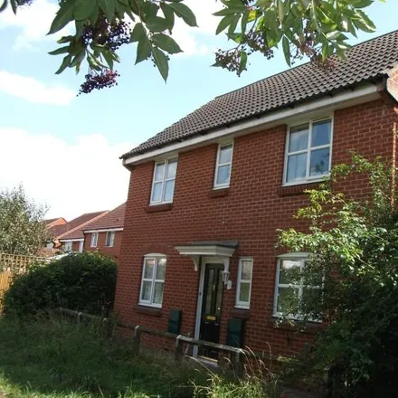 Rent this 3 bed duplex on Youens Drive in Thame, OX9 3ZQ