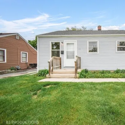 Buy this 2 bed house on 1150 Elliott Avenue in Aurora, IL 60505