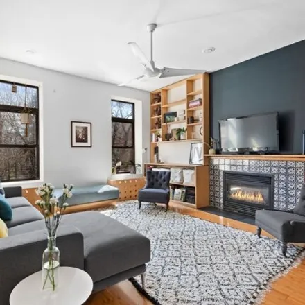 Image 3 - 398 Franklin Avenue, New York, NY 11238, USA - Townhouse for sale