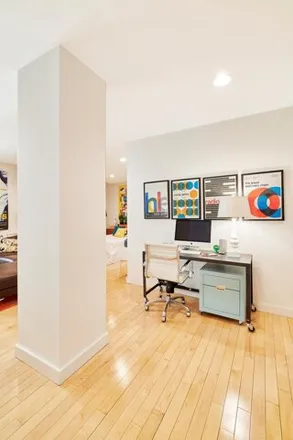 Image 4 - 132 Perry Street, New York, NY 10014, USA - Apartment for sale