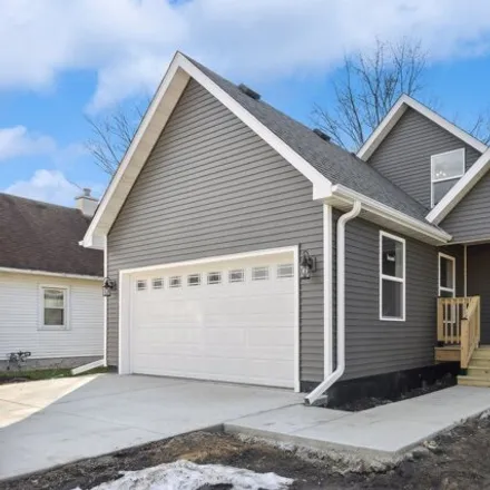 Buy this 4 bed house on 1887 La Salle Street in Ottawa, IL 61350