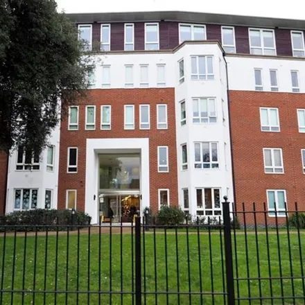 Image 1 - Hillcrest Road, London, E18 2JL, United Kingdom - Apartment for rent