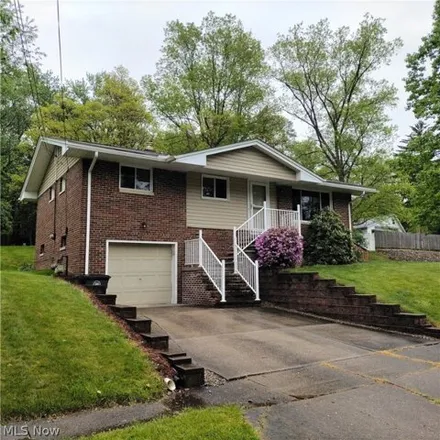 Buy this 3 bed house on 545 Glenway Drive in Akron, OH 44305