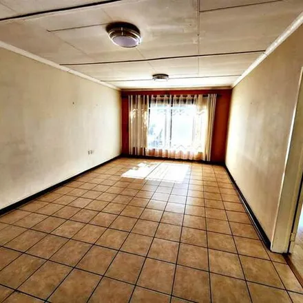 Image 5 - Silver Street, Goedeburg, Gauteng, 1518, South Africa - Apartment for rent