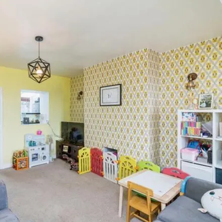 Image 2 - South Road, Sheffield, S35 4GJ, United Kingdom - Townhouse for sale