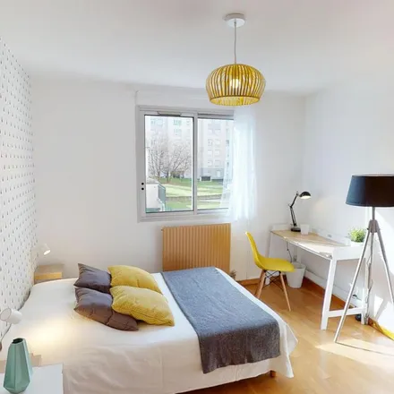 Rent this 4 bed apartment on 112 Rue Jean Vallier in 69007 Lyon, France