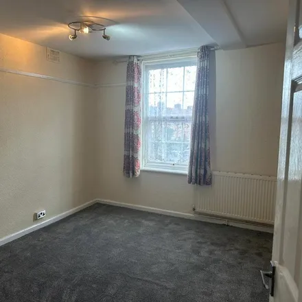 Image 6 - 452 Lodge Avenue, London, RM9 4QS, United Kingdom - Apartment for rent