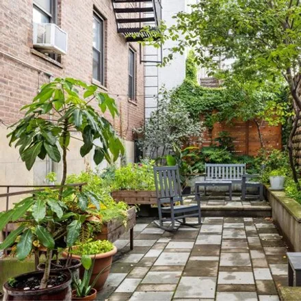 Image 6 - 192 East 8th Street, New York, NY 11218, USA - Apartment for sale
