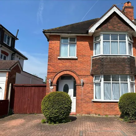 Rent this 3 bed duplex on 36 Kenilworth Avenue in Reading, RG30 3DN