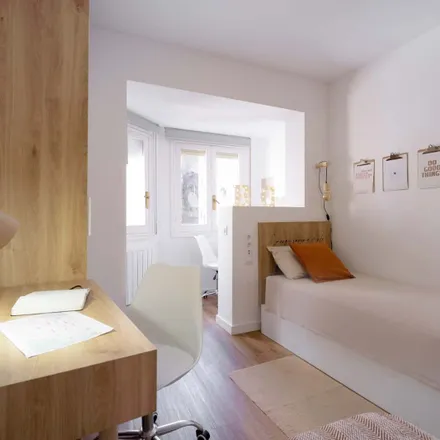 Rent this 1 bed room on Carrer de Nàpols in 210, 08013 Barcelona