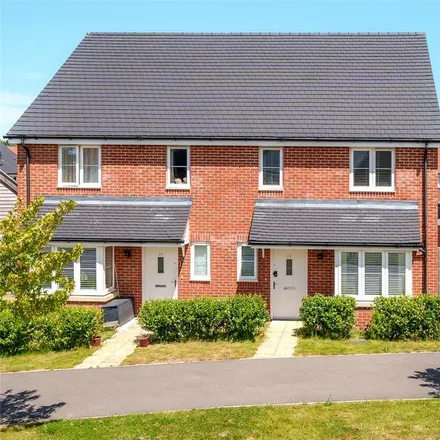 Rent this 3 bed duplex on Dalley Road in Wokingham, RG40 5BQ