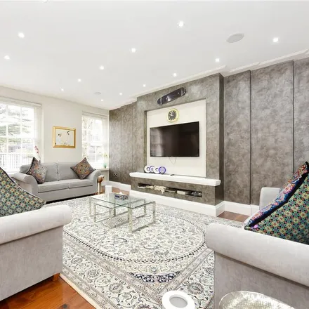 Rent this 4 bed apartment on Abbey Lodge in Park Road, London