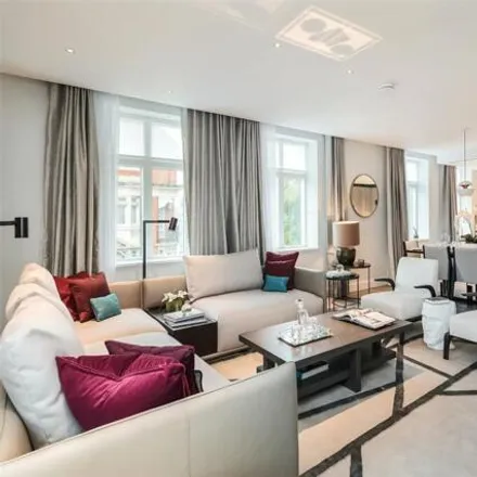Rent this 3 bed room on 25 Radnor Walk in London, SW3 4PL