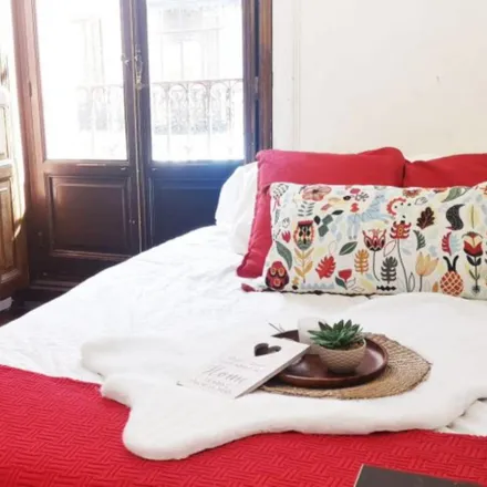 Rent this 11 bed room on Madrid in Calle Preciados, 42