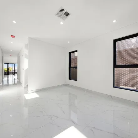Image 4 - 6 Lowndes Drive, Oran Park NSW 2570, Australia - Apartment for rent