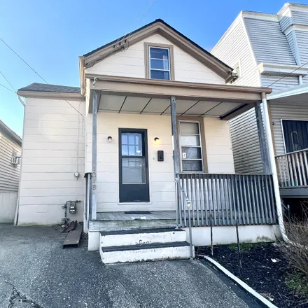 Buy this 2 bed house on 4th Ave & Boone St in 4th Avenue, Dayton