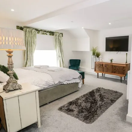 Rent this 5 bed duplex on Llanrug in LL55 4AE, United Kingdom