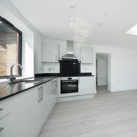 Image 4 - Spencer Road, London, W3 6DW, United Kingdom - Apartment for rent