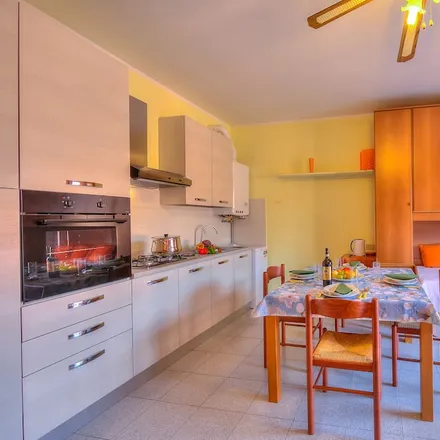 Rent this studio apartment on Municipio di Roè Volciano in Via Giuseppe Frua 2, 25077 Roè BS