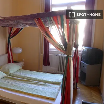 Rent this 11 bed room on Kemenes Cukrászat in Budapest, Baross téri aluljáró