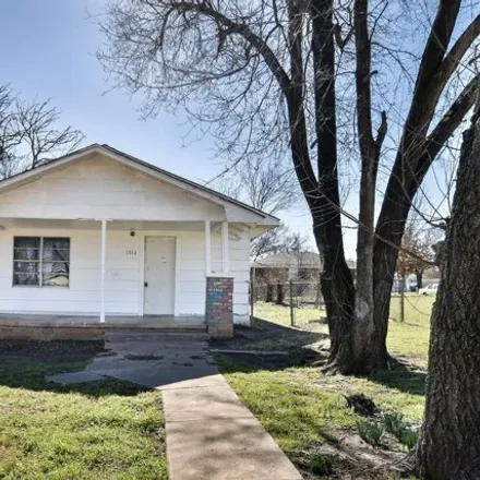 Buy this 2 bed house on 1378 West Willow Avenue in Duncan, OK 73533
