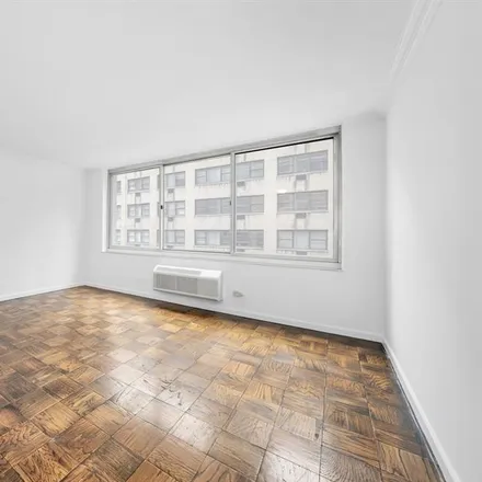 Image 2 - 333 EAST 45TH STREET 7E in New York - Apartment for sale