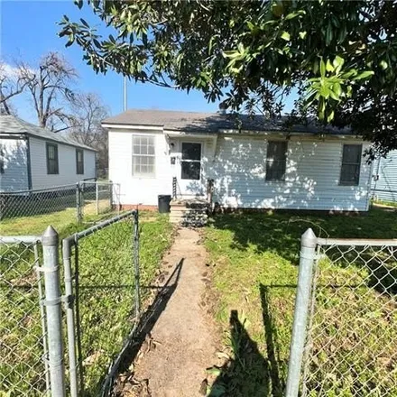 Buy this 3 bed house on 3921 Carlton Street in Alexandria, LA 71302