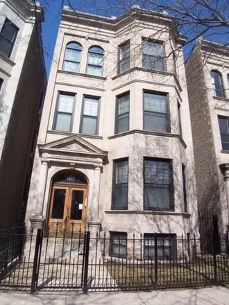 Rent this 3 bed apartment on 1512 West Wilson Avenue in Chicago, IL 60625