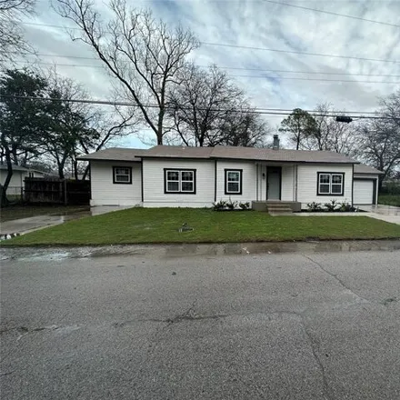 Buy this 3 bed house on 1117 East Chambers Street in Cleburne, TX 76031