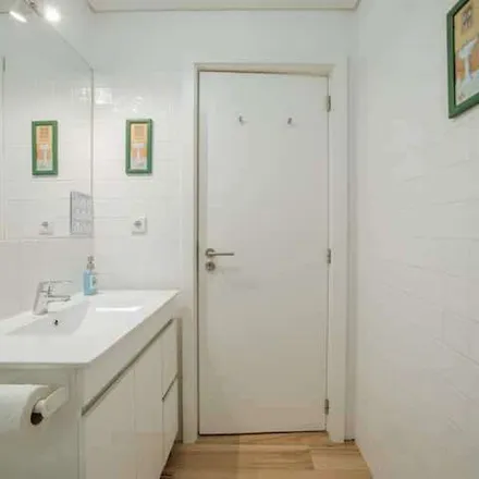 Rent this 1 bed apartment on Rua de Rodolfo de Araújo in 4000-302 Porto, Portugal