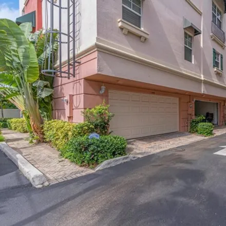 Image 3 - 1064 Northeast 17th Way, Fort Lauderdale, FL 33304, USA - Townhouse for sale