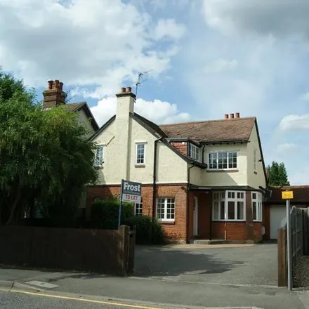 Rent this 3 bed duplex on Baring Road in Knotty Green, HP9 2NF