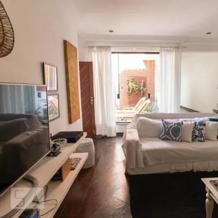 Rent this 5 bed house on Happy Pet in Rua dos Morrados, Vila Valparaíso