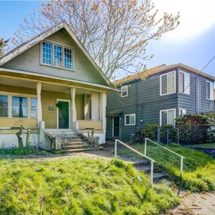 Buy this 3 bed house on 842 Northeast Killingsworth Street in Portland, OR 97211