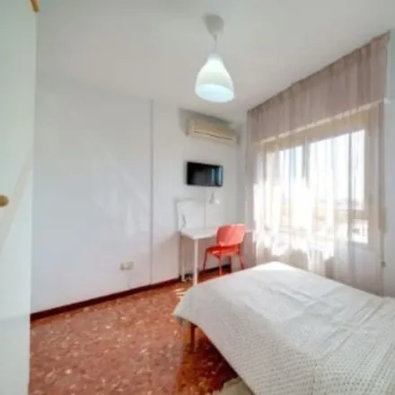 Rent this 5 bed room on Bocatería Yolimar in Vía Univérsitas, 42