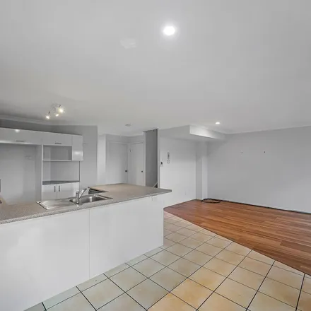 Image 7 - Santa Isobel Boulevard, Pacific Pines QLD 4212, Australia - Apartment for rent