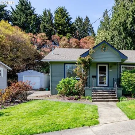 Buy this 2 bed house on 4023 Southeast 9th Avenue in Portland, OR 97202