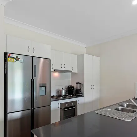 Rent this 3 bed apartment on Wareena Crescent in Glenvale QLD 4350, Australia