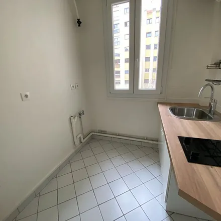 Rent this 2 bed apartment on Mairie du 12e arrondissement in Rue de Charenton, 75012 Paris