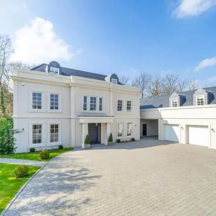 Buy this 6 bed house on 1 Whitestone Close in London, EN4 0HD