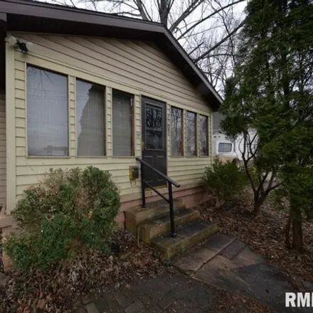 Buy this 3 bed house on 1719 Main Street in Mount Vernon, IL 62864