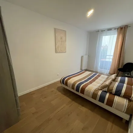 Rent this 3 bed apartment on 12 Rue Gabriel Bertillon in 91160 Longjumeau, France