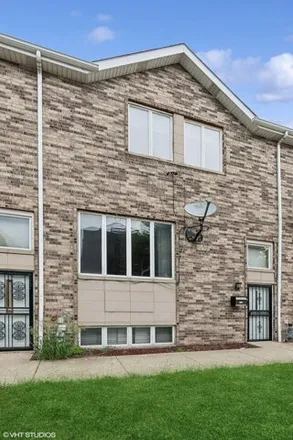 Buy this 3 bed townhouse on 336 West 32nd Street in Chicago, IL 60616