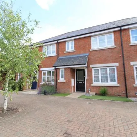 Rent this 3 bed townhouse on Salisbury Close in Rayleigh, SS6 9UH