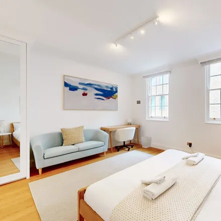 Rent this 4 bed townhouse on London in W2 1QT, United Kingdom