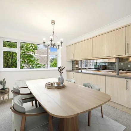 Image 4 - Templewood, London, W13 8DN, United Kingdom - Townhouse for rent