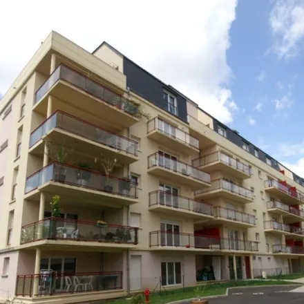 Rent this 3 bed apartment on 2 Rue Ferdinand de Lesseps in 72100 Le Mans, France